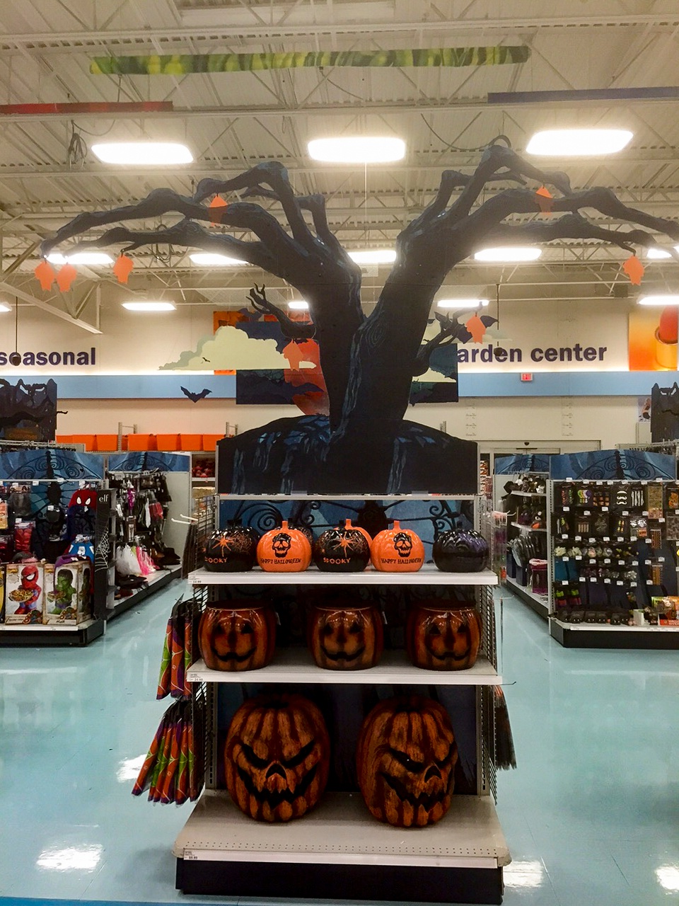 Enhancing Guest Experience Through Halloween Store Displays